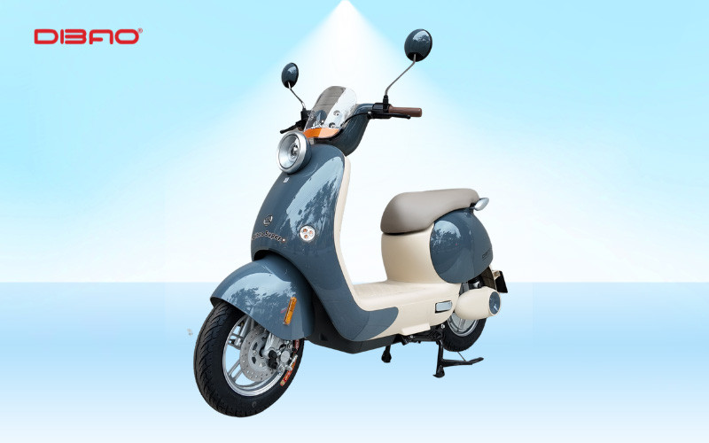 Ngoại hình xe máy điện có bàn đạp Dibao Queen mang phong cách cổ điển